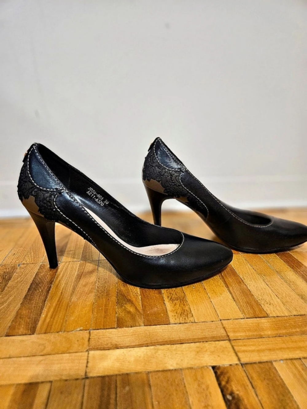 Geronea Leather Black Floral Lace Pointed-Toe Heels